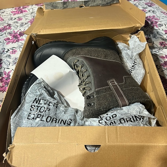 THE NORTH FACE WOMENS SHELLISTA III MID boots. - Picture 1 of 6